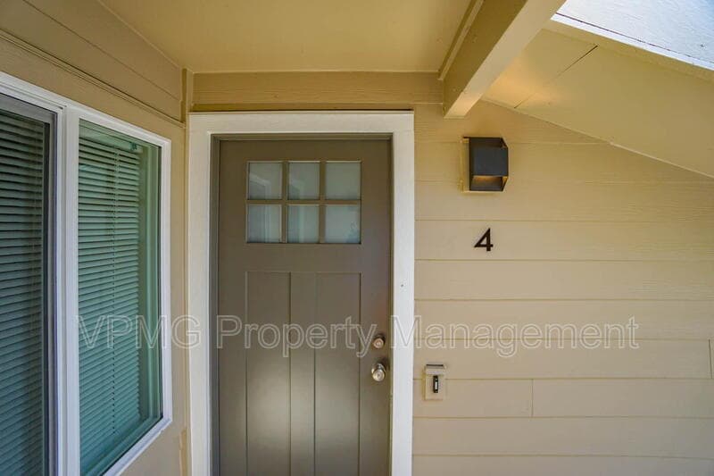 Vancouver Condo: 605 SE 121st Ave