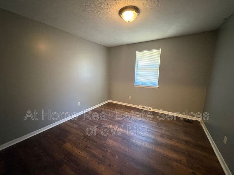Springfield Condo: 2002-B E Monroe St
