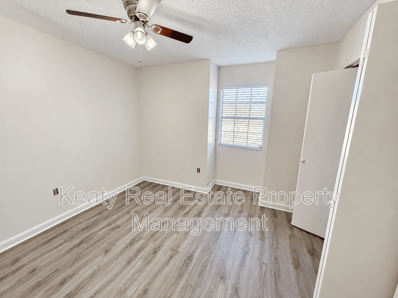Lafayette House: 103 B Country Lane