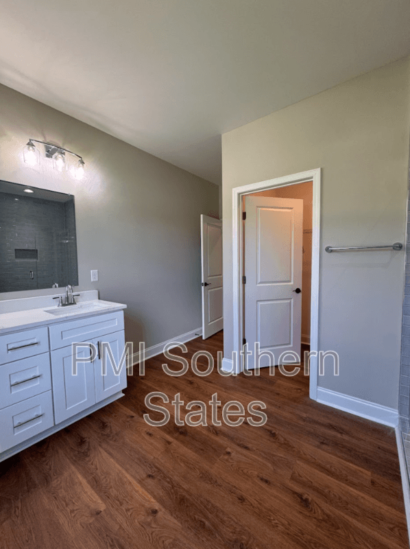 Greenville House: 711 Rockcliff St