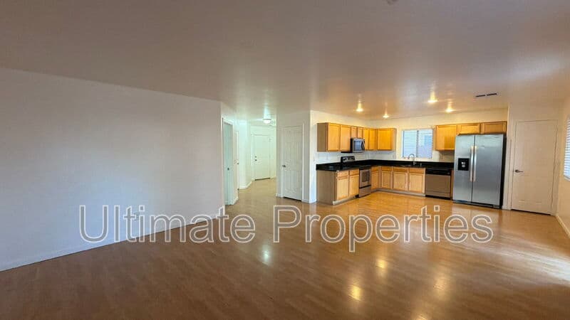 Surprise House: 11486 West Austin Thomas Drive