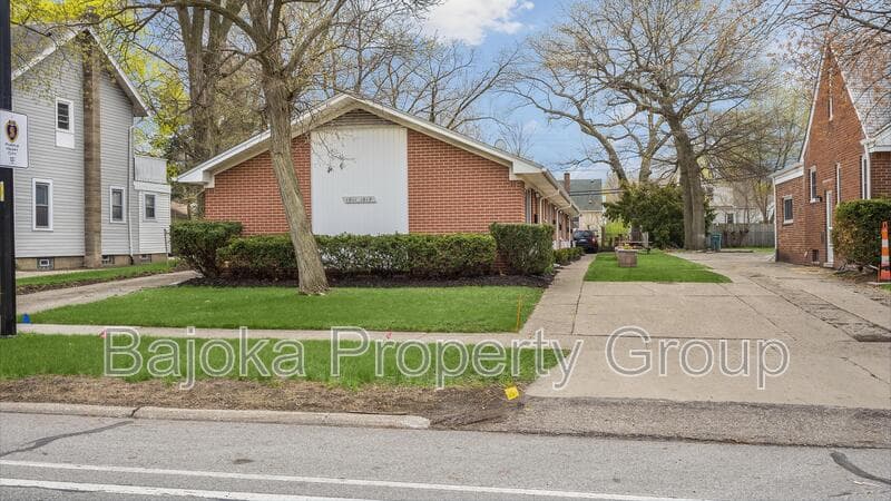 Ferndale Condo: 1615 W 9 Mile
