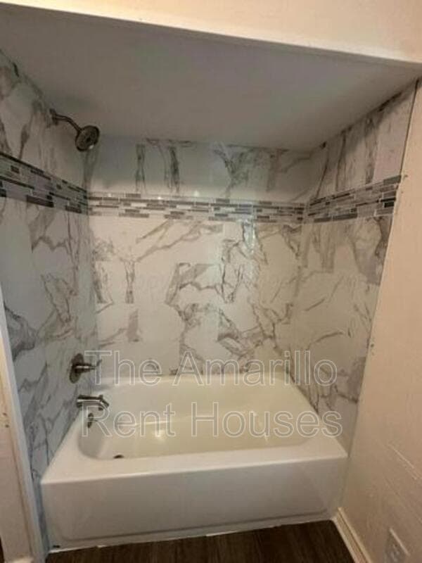 Amarillo House: 1636 N Nelson St
