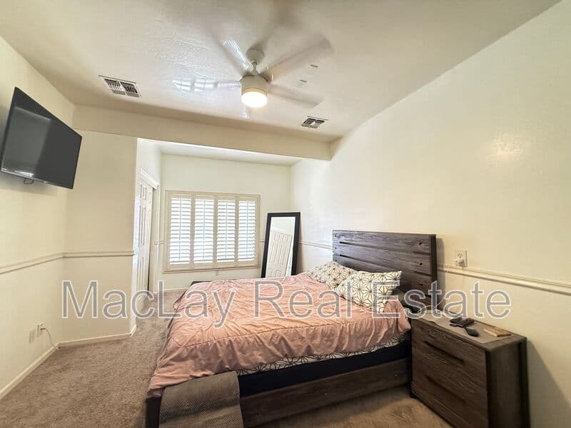 Chandler House: 757 W Aloe Pl
