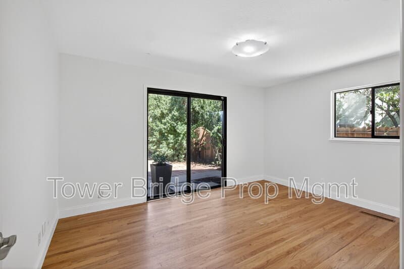 Fair Oaks House: 3937 Orangewood Dr