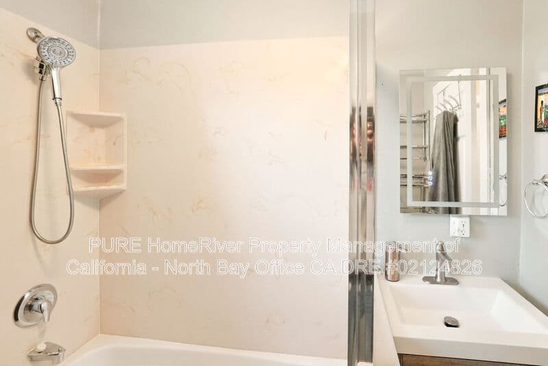 Sebastopol House: 325 Hutchins Ave