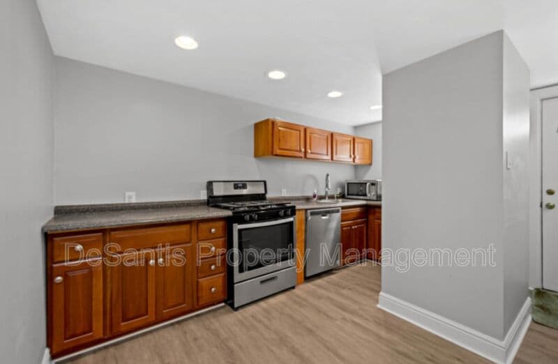 Pittsburgh House: 2701 Oakely Way