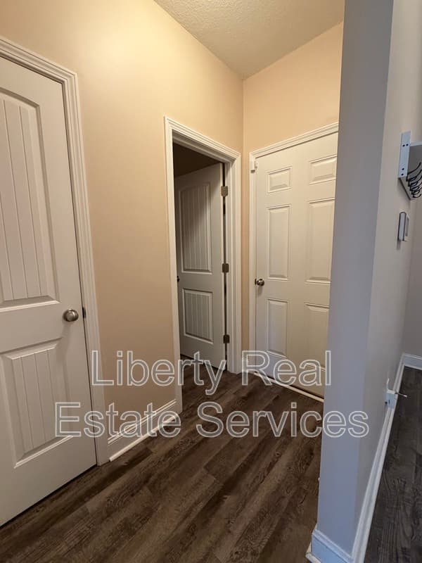 Hinesville House: 224 Whipple Ave