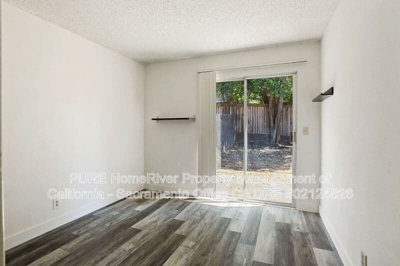 Fair Oaks House: 8128 Deseret Ave