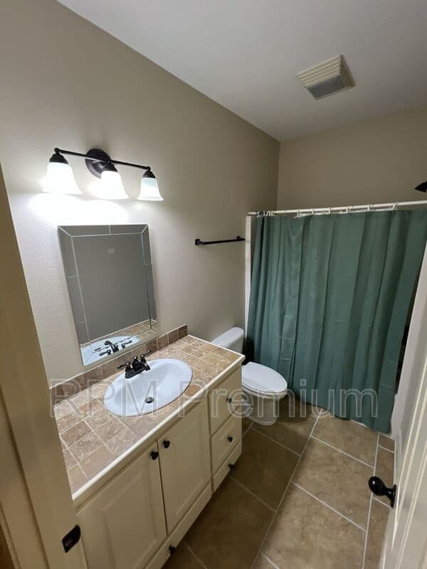 Zachary House: 7335 Oakview Dr.