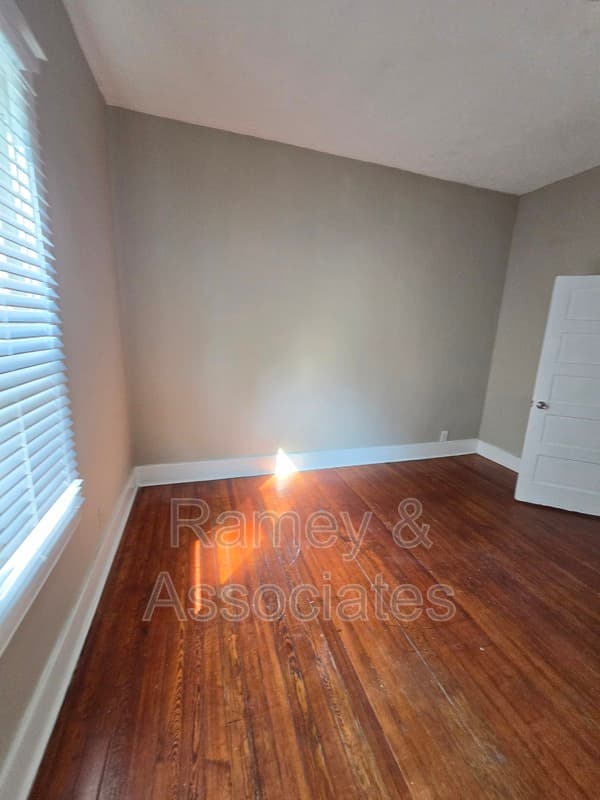 Louisville House: 4106 S 2nd Street