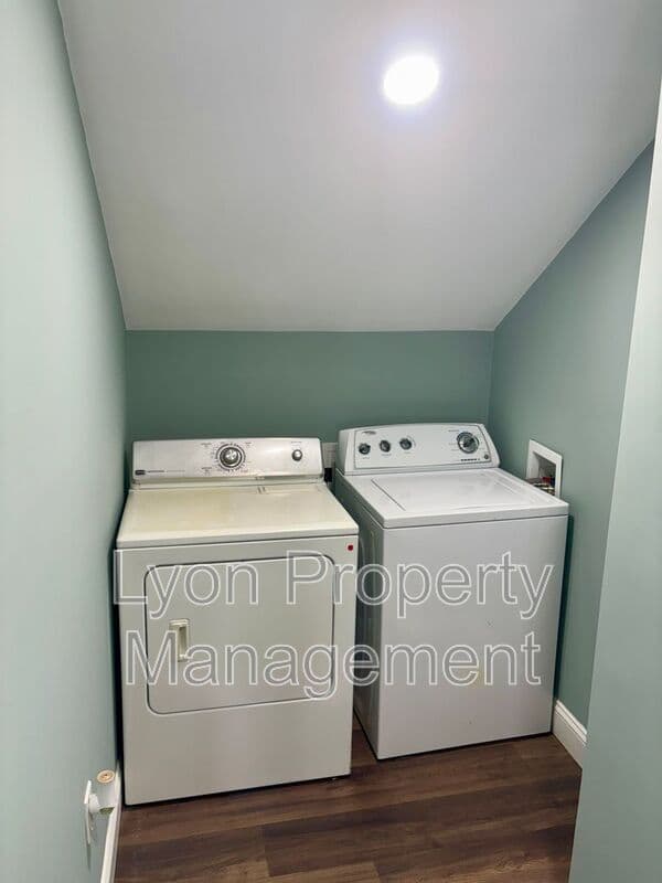 Lincoln Condo: 1 Grant Ave