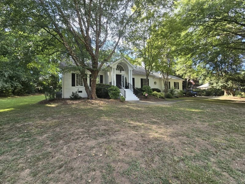 Raleigh House: 5516 Den Heider Way