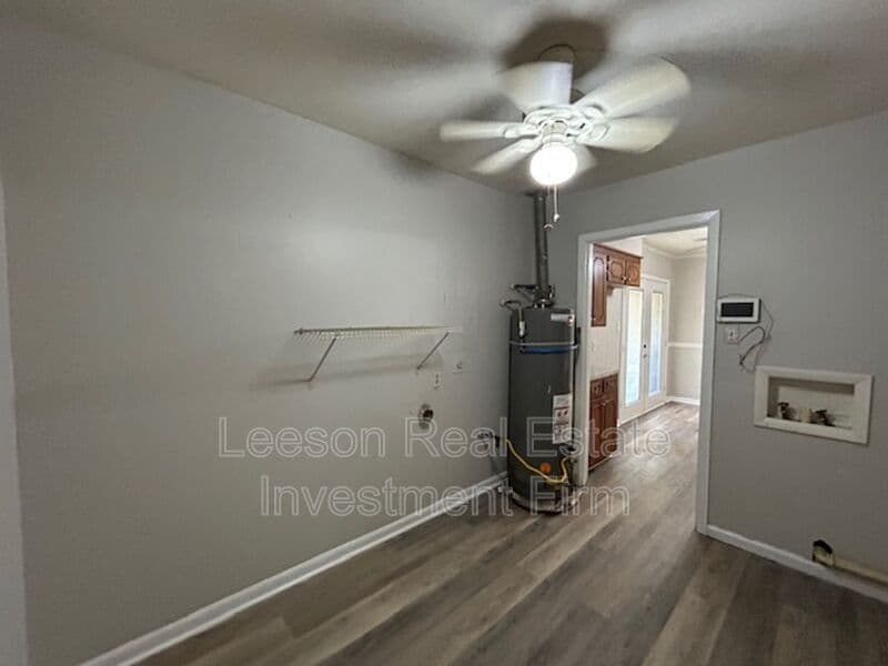 Shreveport House: 1102 Cloverdale Dr.