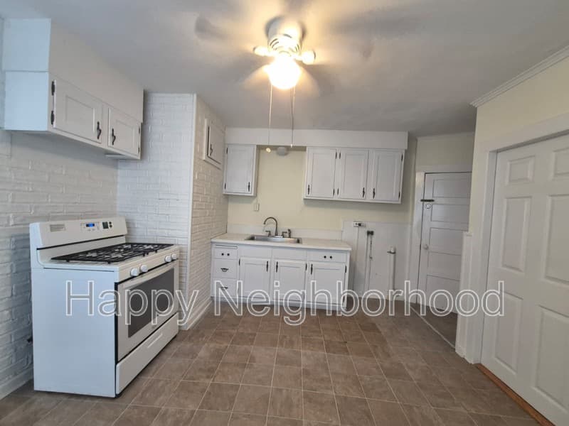 Middletown House: 209 Pearl StreetUnit 2