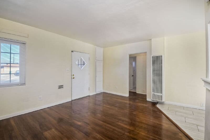 San Diego Condo: 3343 Chamoune Ave