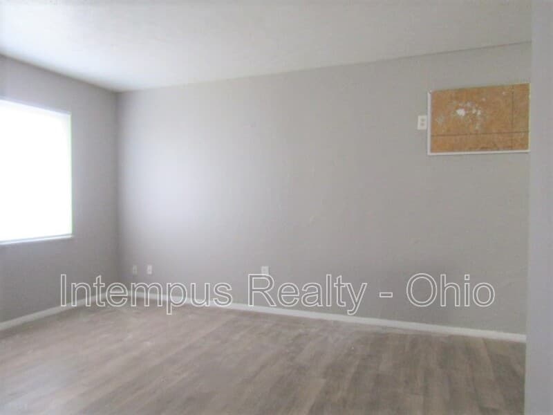 Cincinnati House: 6941 Gracely Dr