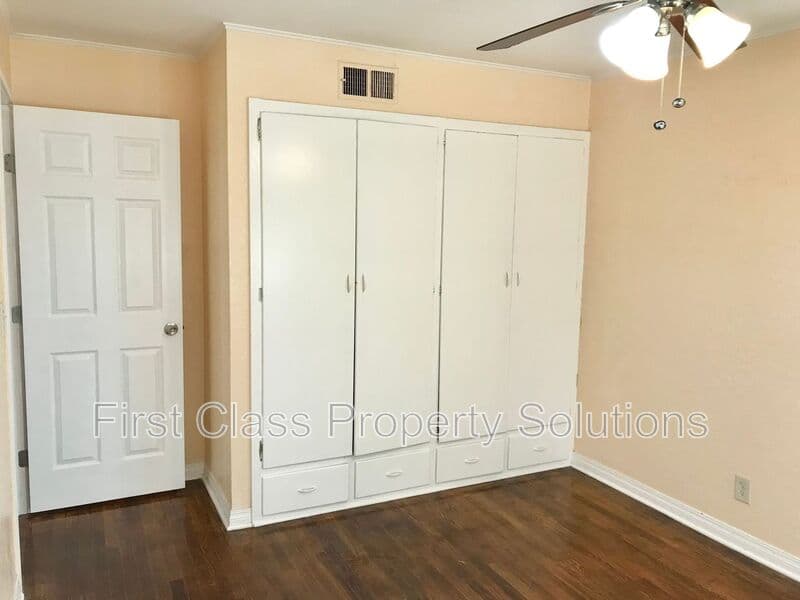 Oklahoma City House: 2312 N Meridian Ave