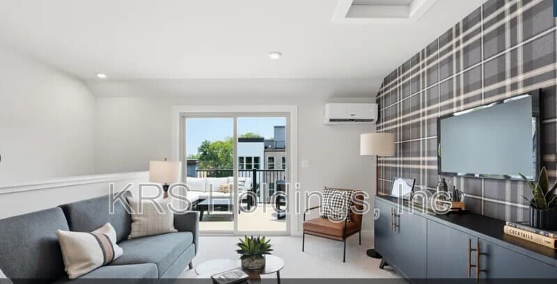 Woodbridge Townhome: 3738 District Dr.