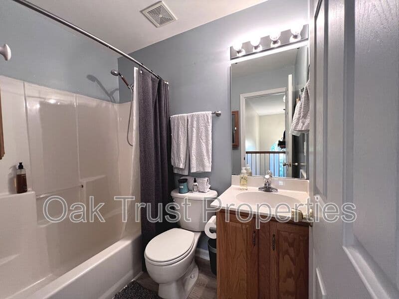 North Charleston House: 8675 Spring Chapel Ln