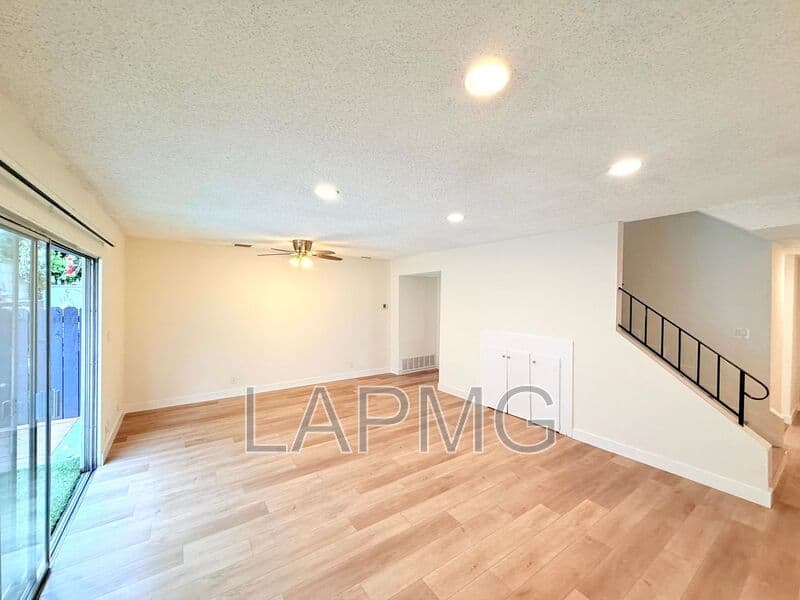 Burbank House: 711-715 E. Cypress Avenue