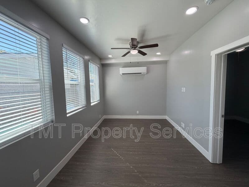 Sacramento House: 1811 Helena Avenue