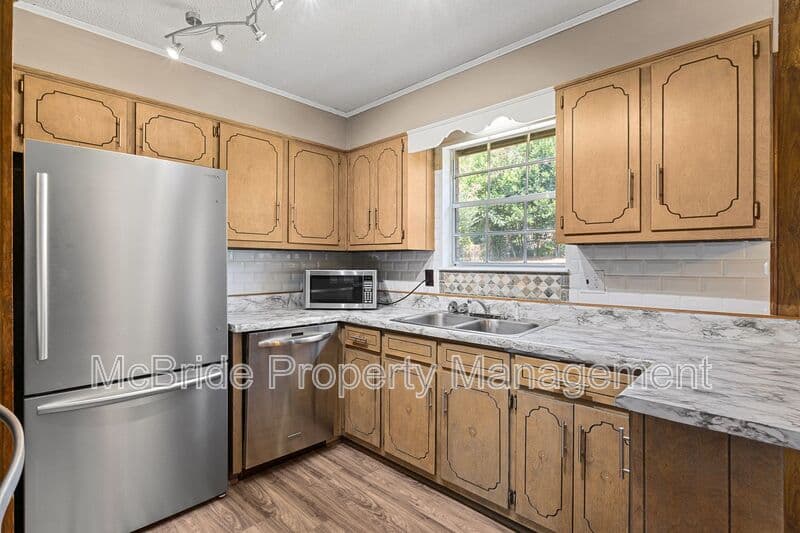 Augusta House: 3615 Goldfinch Drive
