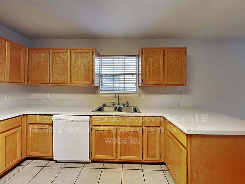 Navarre House: 6610 Federal St