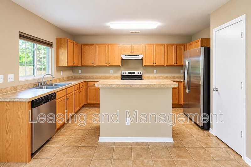 North Charleston House: 8811 Kellum Drive