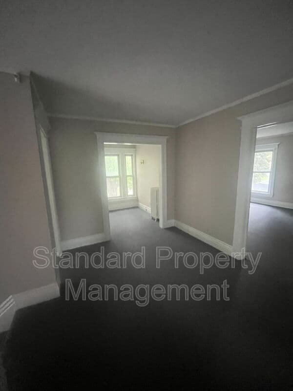 Rochester Condo: 293 Dartmouth St (Apt 2/Up)