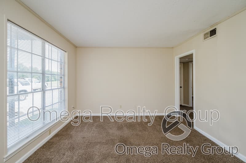 Leeds Condo: 8010 4th Ave