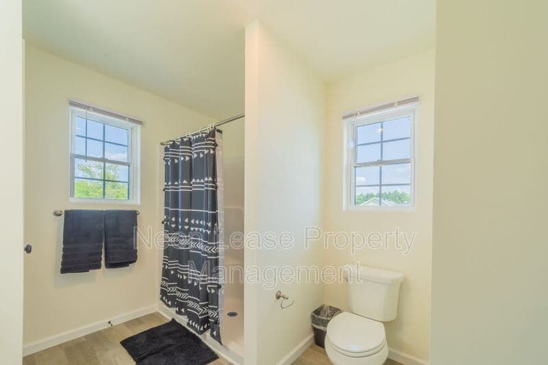 Georgetown House: 674 N Bedford St