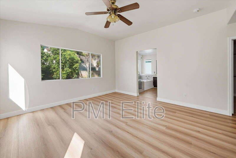 Castaic House: 32029 Cypress Way