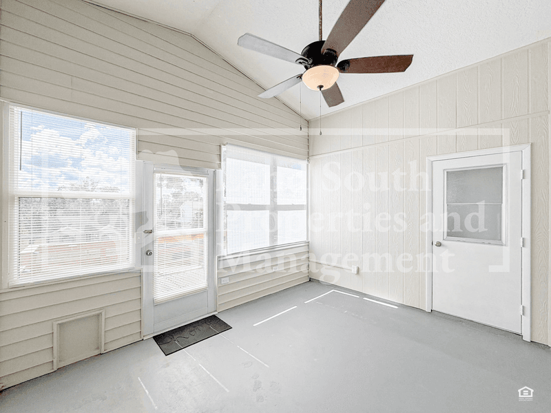 Lakeland House: 428 Emerald Cove Loop