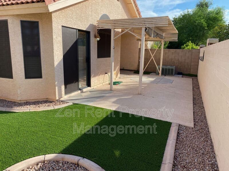 Gilbert House: 788 S Martinique Drive