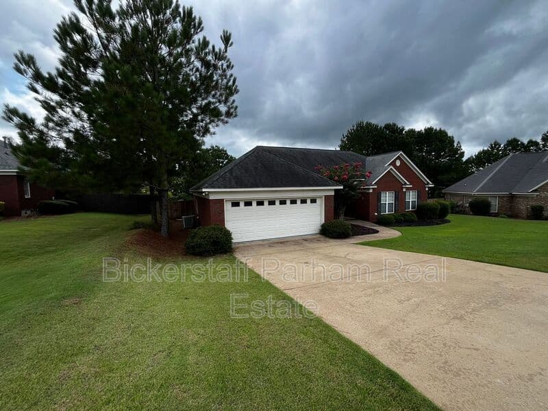 Columbus House: 7013 Imperial Way