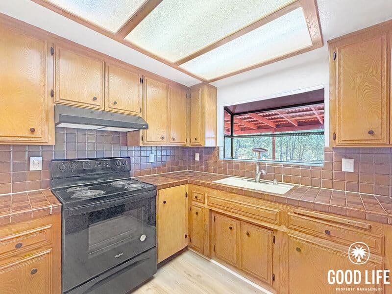 Valley Center House: 19286 Paradise Mountain Rd