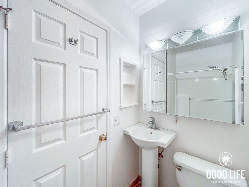San Diego House: 4323 1/2 Cleveland Ave
