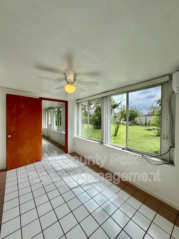 Lakeland House: 3919 Lehman Ct