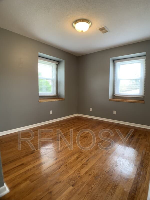 Des Moines House: 5174 NE 6th Ct