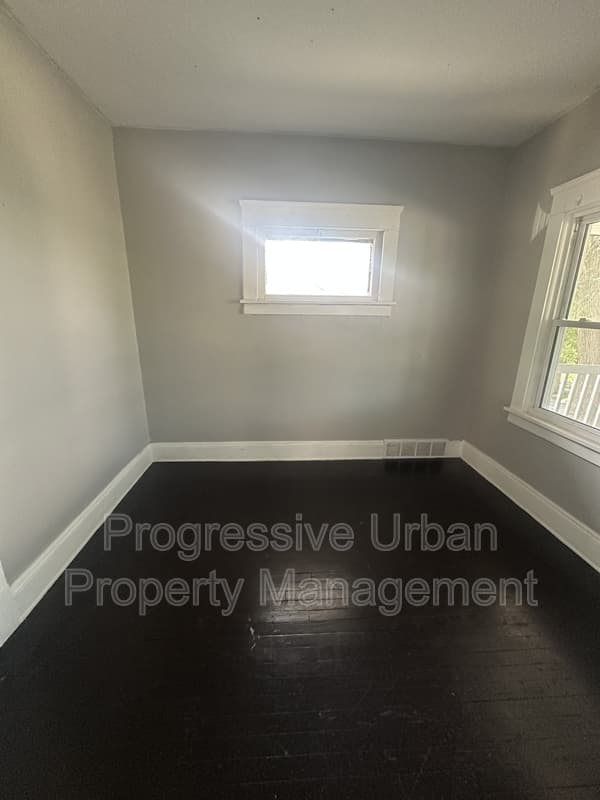 Cleveland Condo: 4609 Behrwald Avenue - Upstairs