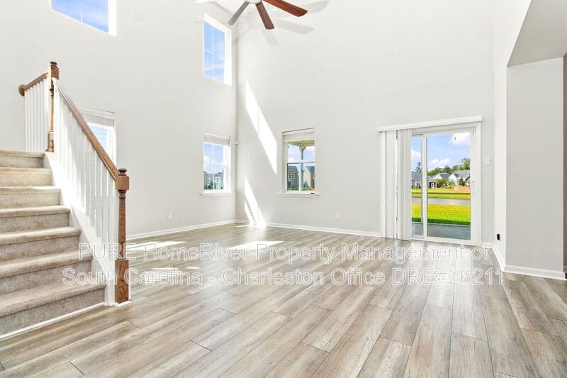 Summerville House: 476 Richfield Way