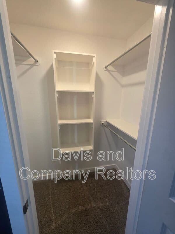 Midland House: 126 Pioneer Cir