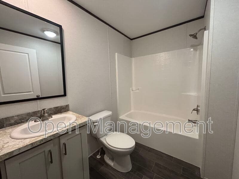 Bismarck House: 725 S 12th St
