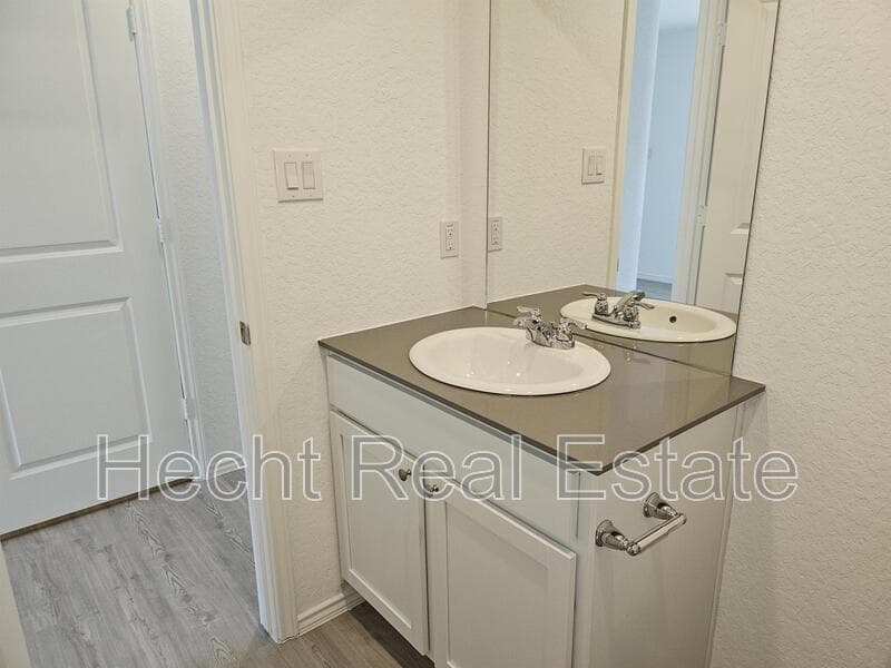 Seguin House: 9262 Honey Mesquite