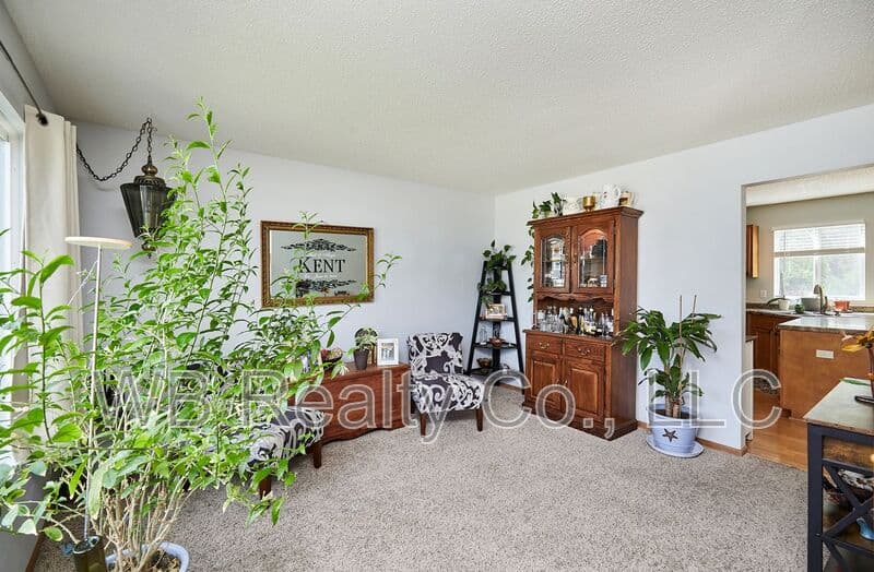 West Des Moines House: 6152 Dakota Dr
