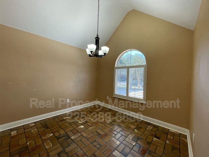 Baton Rouge House: 16346 Somersby Ave.