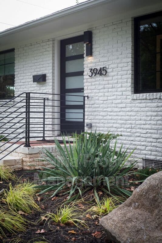 Charlotte House: 3945 Rockfern Rd