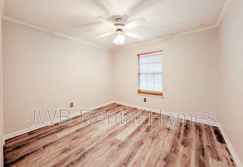 Jacksonville House: 4483 Cobblefield Cir E