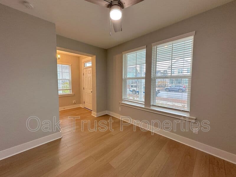 Summerville House: 651 Blueway Avenue